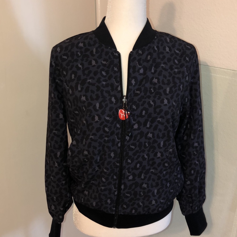 SKETCHERS REVERSABLE JACKET MED. Blue leopard spots reversed to Blue BNWT
